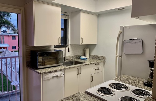 St. Pete Beach Condo | Oceanfront St Pete Beach Studio with Heated Pool & Spa