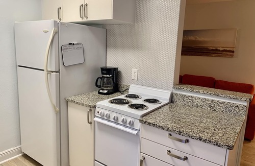 St. Pete Beach Condo | Oceanfront St Pete Beach Studio with Heated Pool & Spa