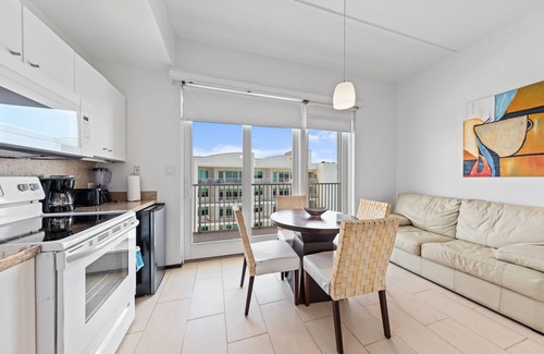 South Padre Island Hotel | Inviting Studio with Kitchenette & Pool Access Awaits You