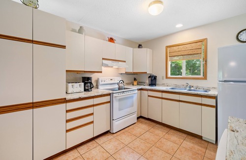 Stanley Bridge Cottage | Cozy Stanley Bridge Cottage with Ocean View & Pool