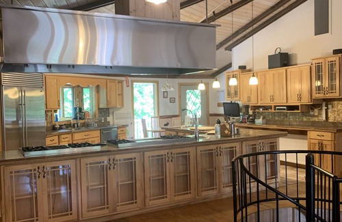 Town of Webb House | Inviting Stillwater Reservoir: Pet-Friendly with Spa & Breakfast