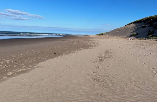 Berwick-upon-Tweed Cottage | Idyllic Stone Cottage on Northumbrian Coast with Breakfast
