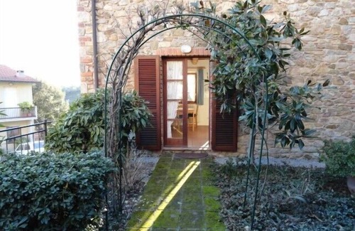 Caldana House | Enchanting Tuscan Stone House with Terrace and Pool