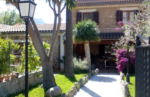 Soller House | Idyllic Stone House with Pool & Spa Near City Center