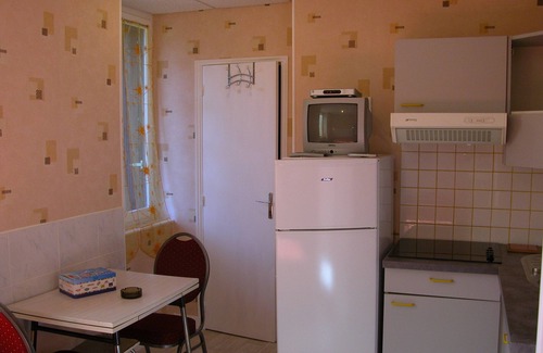 Neris-les-Bains Apartment | Cozy Studio Retreat with Kitchen & Child-Friendly Vibe