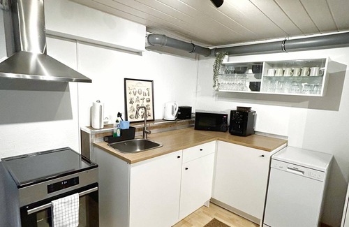 Wandsbek Apartment | Chic Studio Apartment with Kitchen in Urban Setting