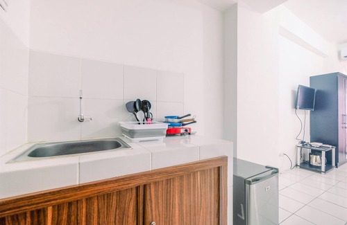 Gunung Putri Apartment | Cozy Studio at Gunung Putri Square with Pool & Kitchen