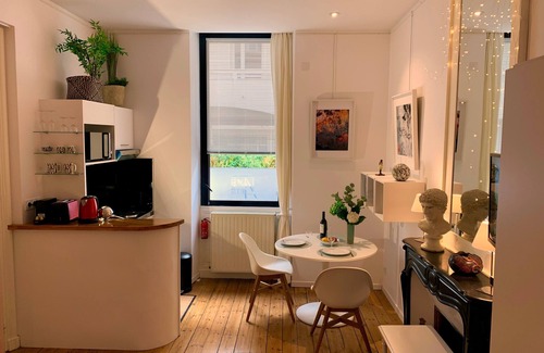 La Rochelle City Centre Apartment | Stylish Studio in Central Location with Pool and Ocean View