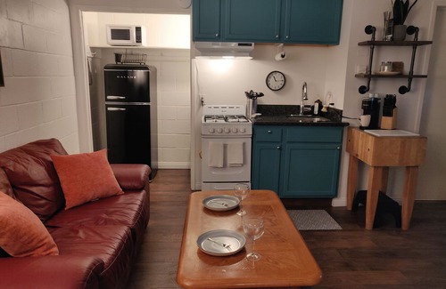 Oleander - Sunset Apartment | Cozy Studio with Private Yard and Fast WiFi Access