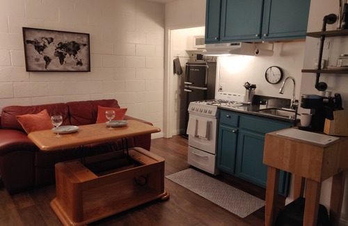 Oleander - Sunset Apartment | Cozy Studio with Private Yard and Fast WiFi Access