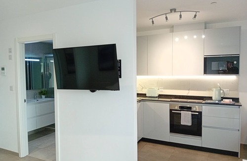 Gibraltar Apartment | Pet-Friendly Studio in Gibraltar - E1 Suites & Spa Awaits