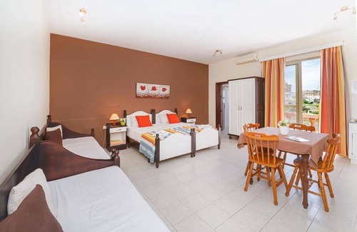Xewkija House | Cozy Studio Retreat on Gozo Island with Breakfast & Spa