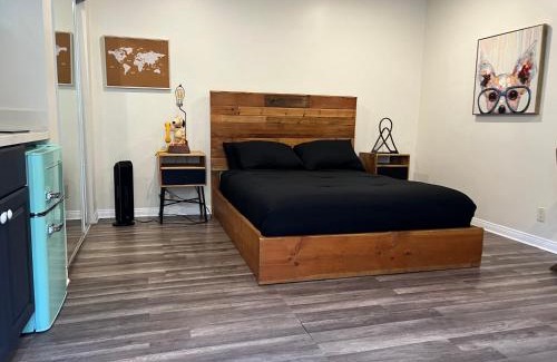 Inglewood Apartment | Inviting Studio in North Inglewood - Pet & Child Friendly!