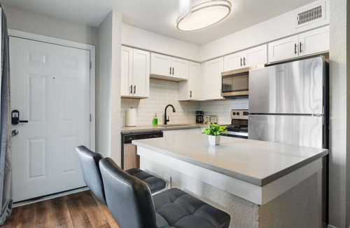 University Hills and Windsor Park Apartment | Beautiful Studio in University Hills 4837