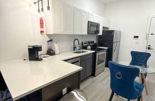 Elizabeth Apartment | Beautiful Studio Near Airport 9657
