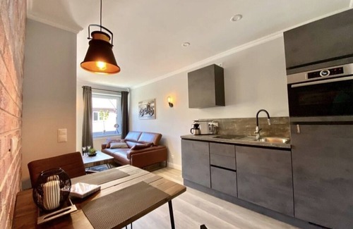 Itzehoe Apartment | Charming Studio "Route66" in Itzehoe with Kitchen & Breakfast