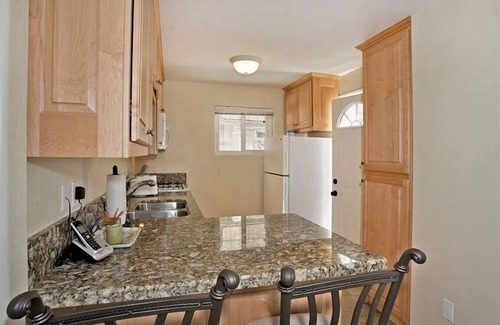 South Mission Beach House | Cozy Studio Steps from the Beach - Dover Court, Guest Rated 9.4
