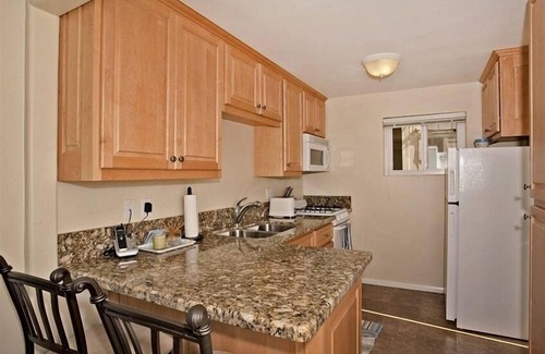 South Mission Beach House | Cozy Studio Steps from the Beach - Dover Court, Guest Rated 9.4