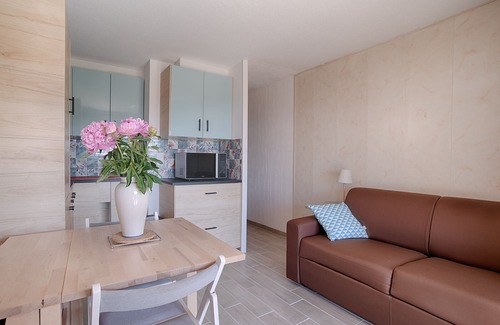 Carqueiranne Apartment | Oceanfront Studio with Terrace, Rated 10/10 by Guests!