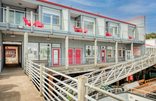 Historic Bayfront Apartment | Cozy Studio with Fireplace Steps from Newports Bayfront