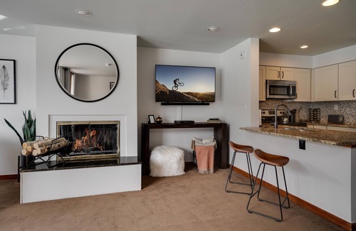 Lakeside Village Condo | Ideal Summer Getaway on Keystone Lake with Top Amenities
