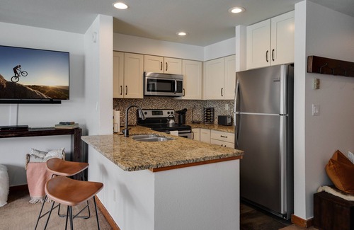 Lakeside Village Condo | Ideal Summer Getaway on Keystone Lake with Top Amenities