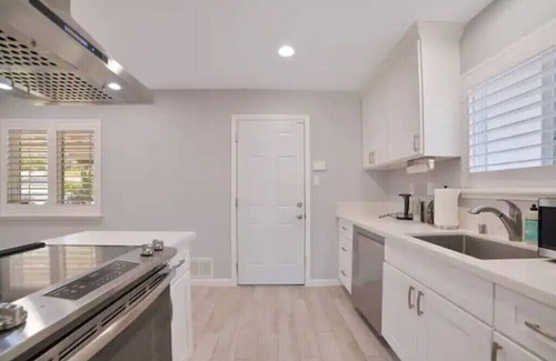 Edenvale House | Stylish 3 Bedroom Home in Family-Friendly San Jose!