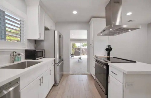 Edenvale House | Stylish 3 Bedroom Home in Family-Friendly San Jose!