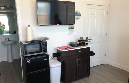 Bandon House | Cozy Suite Near Beach with Private Parking & Pet-Friendly