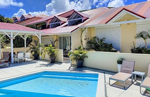 Cul de Sac Apartment | Inviting Suite S5 with Pool and Sea View at Pinel Island