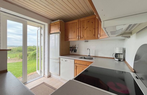 Ronbjerg Cottage | Delightful Summer House for 6 with Limfjord Views