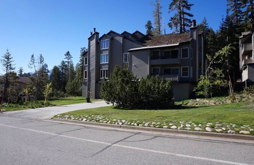 Mammoth Lakes Condo | Inviting 2 Bed Condo with Pool & Spa Near Slopes - Rated 10/10