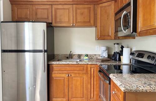 Lantana Apartment | Idyllic Apartment Steps from Intracoastal & 5min to Beach