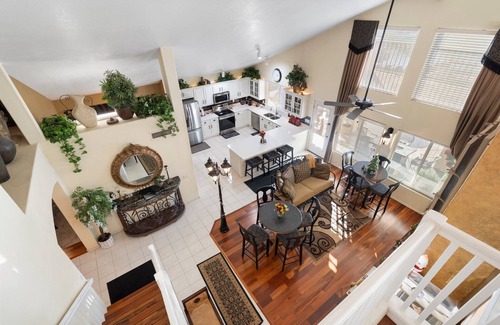 Garden Lakes Estates House | Scenic Lakehouse with Heated Pool and Jacuzzi, Rated 10/10