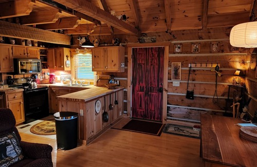 Vesta Cabin | Experience Breathtaking Sunsets at Our Family-Owned Hotel
