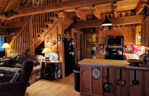 Vesta Cabin | Experience Breathtaking Sunsets at Our Family-Owned Hotel