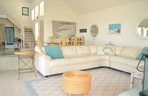 Napeague House | Mesmerizing Ocean Views and Beachfront Access Awaits