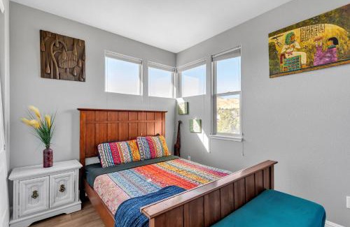 West University House | Beautiful Sunsets at 3BR Villa in Reno