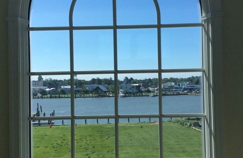 Chincoteague House | Experience Sunrise Views at Chincoteague Bay Hotel
