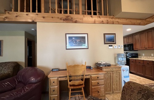 Alexandria Cabin | Experience Breathtaking Sunsets on Lake Ida