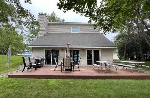 Alexandria Cabin | Experience Breathtaking Sunsets on Lake Ida