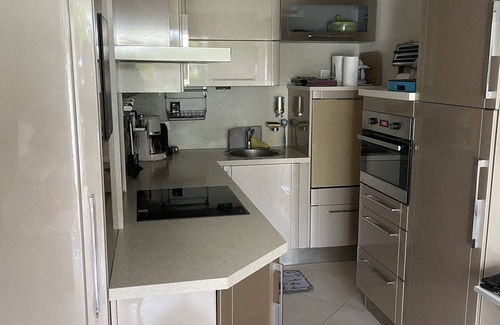 La Londe-les-Maures Apartment | Oceanfront T2 with Spa and Hot Tub - Guest Rated 10/10