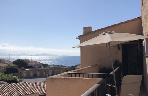 Sausset-les-Pins Apartment | Oceanfront T2 with Sea View Terrace and Pool Access