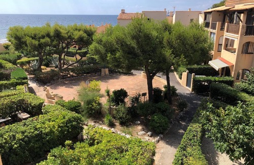 Sausset-les-Pins Apartment | Oceanfront T2 with Sea View Terrace and Pool Access