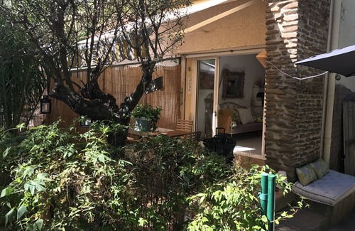 Le Pradet Apartment | Beachside T2 with Garden, Ocean View & Top Guest Rating