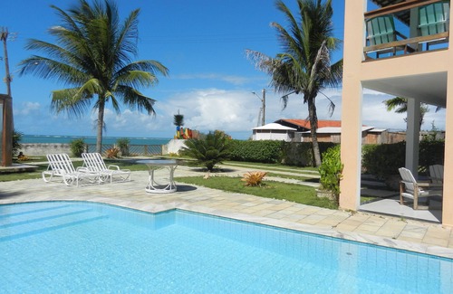 Tamandare House | Idyllic Tamandaré Beachfront House with Pool & Ocean View