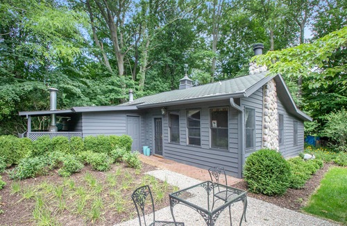 Three Oaks House | Beautiful Three Oaks Home with WiFi, Yard, Patio, Firepit, & Private Pool