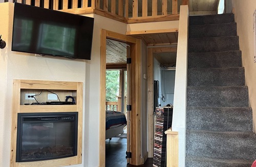 Sublette County Cottage | Pet-Friendly Tiny Cottage Hideaway with Spa & Breakfast