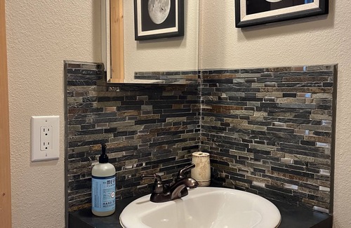 Sublette County Cottage | Pet-Friendly Tiny Cottage Hideaway with Spa & Breakfast