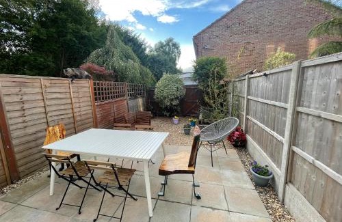 Bournemouth House | Inviting Town House with Private Garden and Child-Friendly Amenities